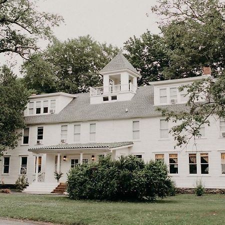 Foxfire Mountain House Hotel Mount Pleasant Exterior foto